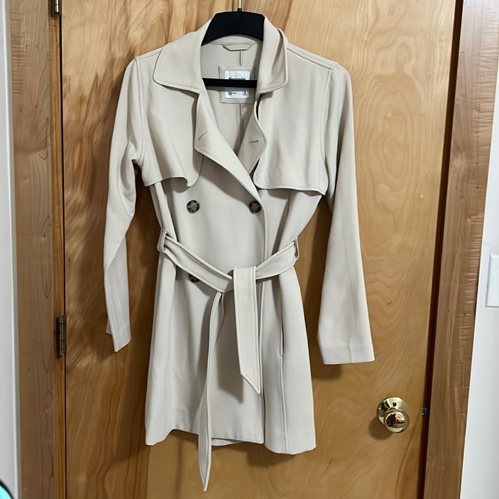 A&F Cream/Beige Trench Coat